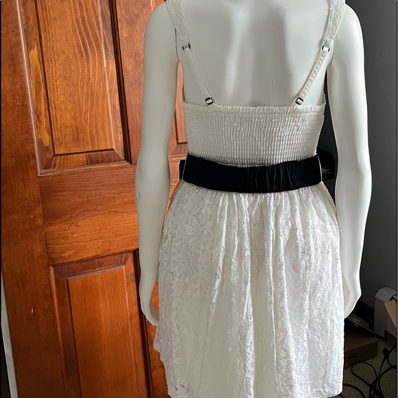 EUC Hollister White Lace Dress M - Picture 2 of 9